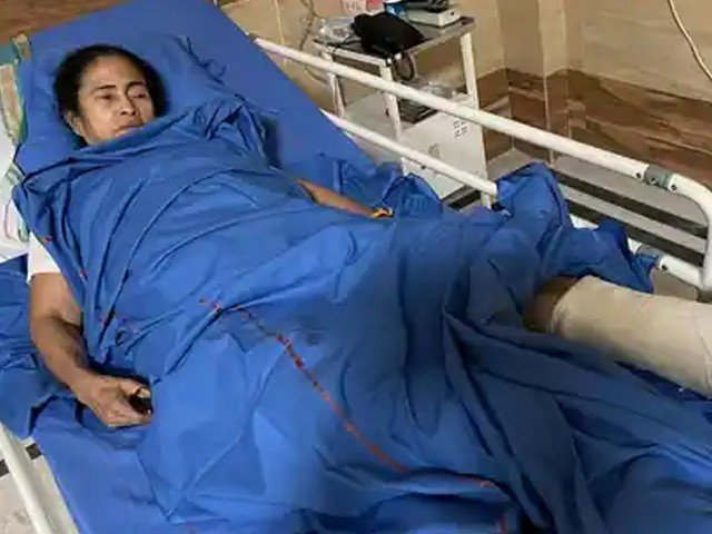 مغربی بنگال کی وزیراعلیٰ ممتا بینرجی قاتلانہ حملے میں شدید زخمی