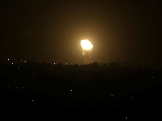 اسرائیلی طیاروں کی غزہ پر فضائی بمباری