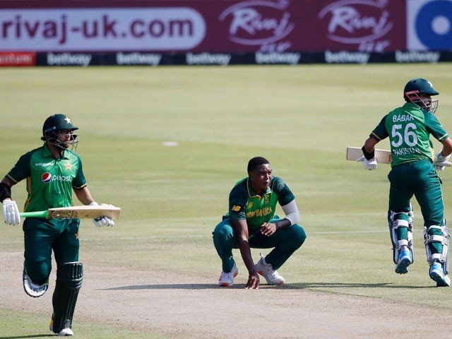پاکستان نے پہلے ون ڈے میں سنسنی خیز مقابلے کے بعد جنوبی افریقا کو شکست دیدی