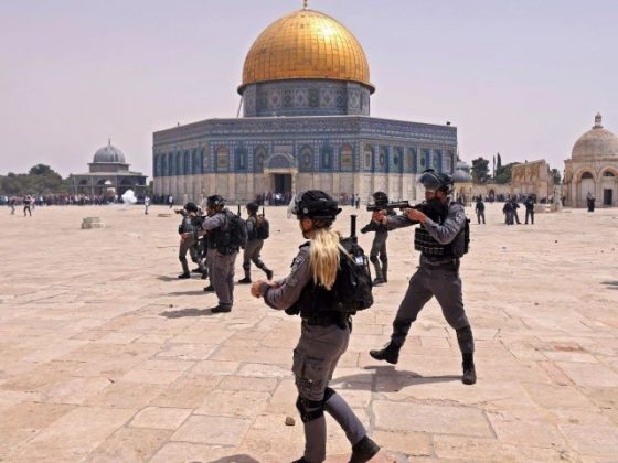 جنگ بندی کے باوجود مسجد اقصیٰ میں اسرائیلی پولیس کی نمازیوں پر شیلنگ