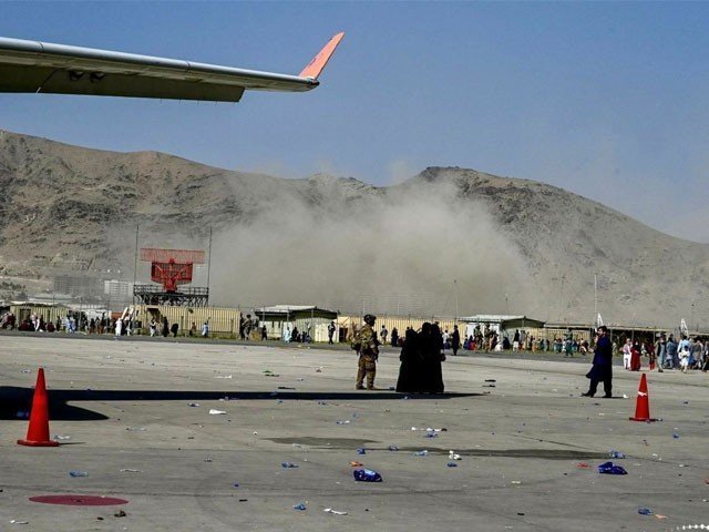 کابل ایئرپورٹ کے باہر 2 دھماکے، 13 افراد ہلاک اور متعدد زخمی