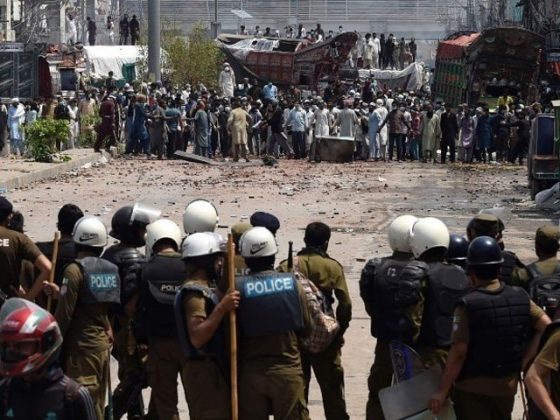 لاہورمیں کالعدم تنظیم کے کارکنان اور پولیس میں تصادم، 2 اہلکار جاں بحق