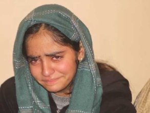 بابا کو شہید کرکے بھارتی فوجی ہنستے رہے، کشمیری بچی کی المناک ویڈیو وائرل