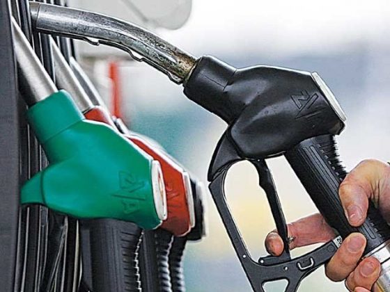 حکومت نے پیٹرول کی فی لیٹر قیمت میں 30 روپے کا اضافہ کردیا