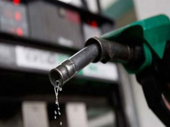 حکومت نے پیٹرول کی فی لیٹر قیمت میں 10 روپے اضافہ کردیا