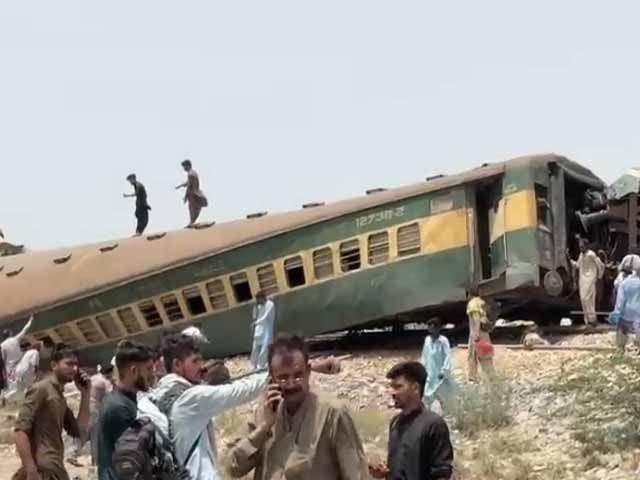 نواب شاہ؛ ہزارہ ایکسپریس ٹرین کو حادثہ، 30 افراد جاں بحق اور 50 سے زائد زخمی