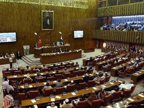 سیاسی بیان بازی : پیپلز پارٹی کا سینیٹ اور قومی اسمبلی سے واک آؤٹ، ن لیگی قیادت سے معافی کا مطالبہ